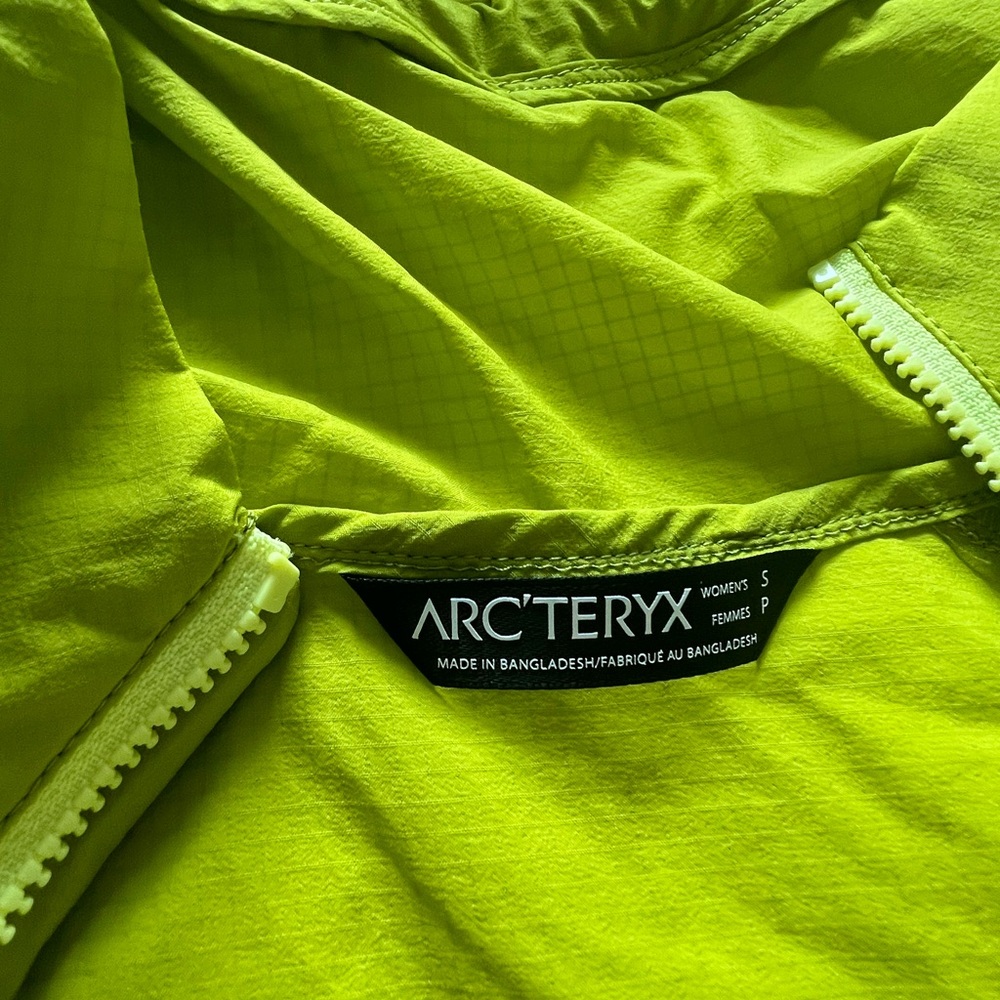 Arcteryx size small ultra light weight jacket